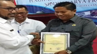 H Al Haris Raih Penghargaan Sidakarya 2018
