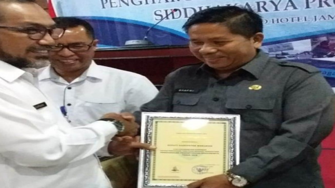 H Al Haris Raih Penghargaan Sidakarya 2018
