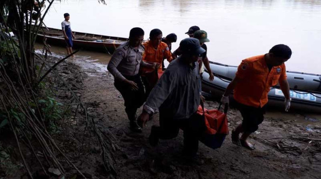 Hendri Akhirnya Ditemukan Tewas Mengambang Dipinggir Sungai