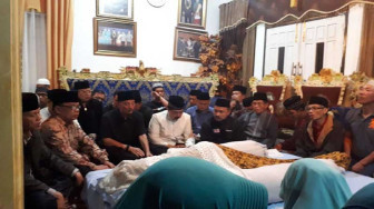 Jenazah Profesor Aulia Tasman Dimakamkan di Lempur