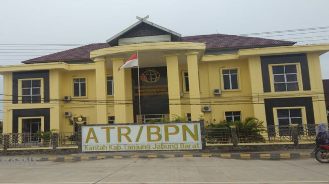 Bupati Safrial Marah, Pegawai Kantor Pertanahan Mangkir Kerja