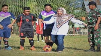Masnah Buka Turnamen Sepakbola Pulmen Cup XXV