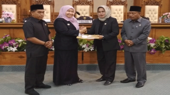 Bupati dan Sekda Muaro Jambi Hadiri Pengesahan Rancangan KUA PPAS APBD-P 2018