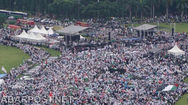 Ribuan Peserta Reuni Akbar Mujahid 212 Padati Monas dan Istiqlal