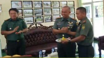 Danrem 042/Gapu Beri Surprise Kepada Danyon di Ultah Yonif R 142/KJ ke 66