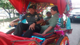 Calon Dandim Diarak Naik Sado
