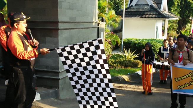 Wakil Walikota Lepas Karnaval HUT SMPN 7 Jambi
