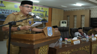 Plt Sekda Merangin Buka Konferda PGRI