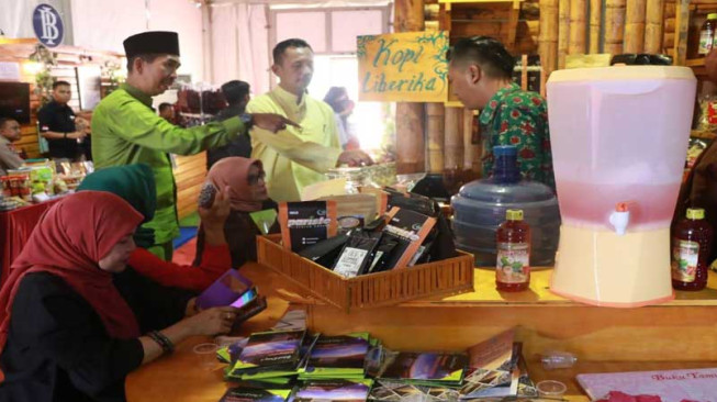 Stand Tanjabbar di Jambi Expo Ramai Pikat Pengunjung
