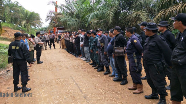 Tertibkan Illegal Driling, Polres Batanghari Turunkan Alat Berat