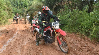 Medan Sulit dan Cuaca Hujan, Tak Menyurutkan Tim Ekspedisi Untuk Bertemu SAD