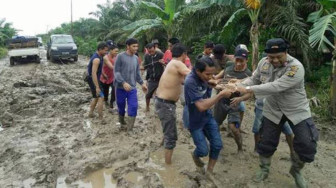 Bupati Romi Yakinkan Jalan Sadu Dibangun Tahun ini