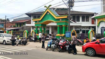 Sejumlah Masjid Dalam Kota Jambi Dijaga Polwan