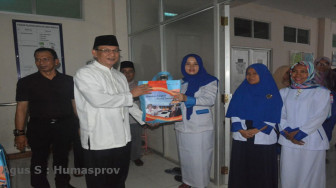 Pegawai RSUD Raden Mattaher Dapat Bingkisan Malam Tahun Baru