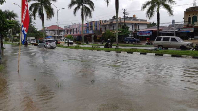 Diguyur Hujan Deras, Jalinsum Terendam Banjir