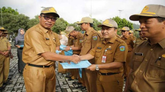 SKPD Kota Sungai Penuh Terima Hasil Evaluasi Kinerja Triwulan IV