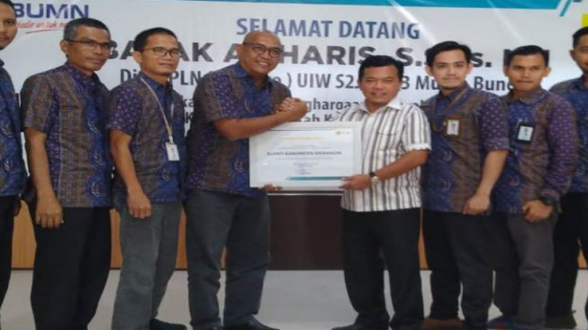Al Haris Raih Penghargaan dari PLN