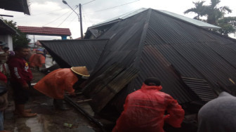 Satu Rumah Warga Rubuh Akibat Hujan dan Angin Kencang