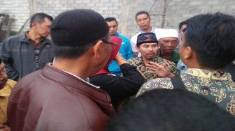 Keterlaluan, Diduga Ketahuan Bagi-Bagi Amplop, Oknum Kades Tampar Anggota Panwasdes
