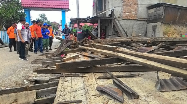 Pasca Bencana, Sekda Tinjau Korban Di Kumun Debai