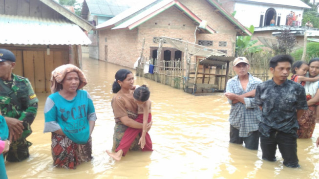 Korban Banjir Lubuk Napal Butuh Air Bersih