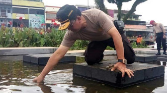 Sambut Hari Peduli Sampah Nasional, Kapolda Turun Bersih Bersih di Tugu Juang