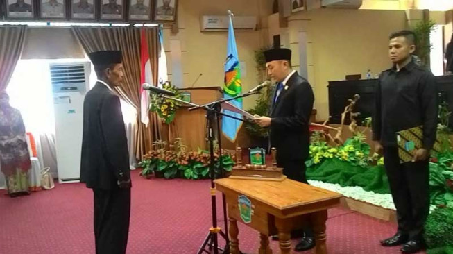 Ketua DPRD Kota Sungai Penuh Lantik Syaharman