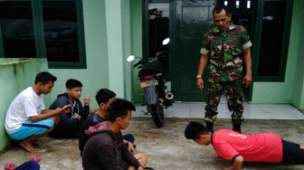 Babinsa Latih Fisik Pemuda untuk Menjadi Prajurit TNI