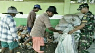 Babinsa Ajak Warga Manfaatkan Sampah Organik