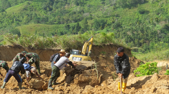 Pembukaan Jalan Desa Sungai Ning - Sungai Liuk Sudah 85 Persen