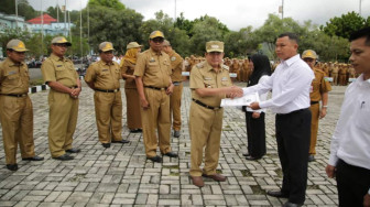 Walikota AJB Serahkan SK 102 CPNS