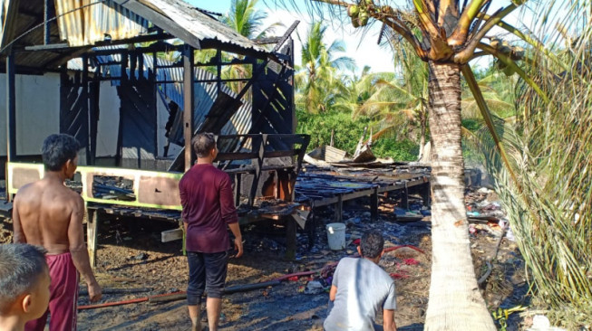 Satu Rumah Terbakar, Pasar Sadu Hampir Ludes