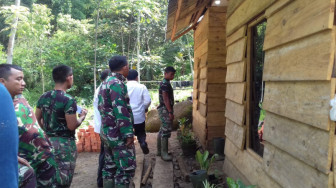 Rumah Eko Dibedah, Masuk Pak Tentara.....