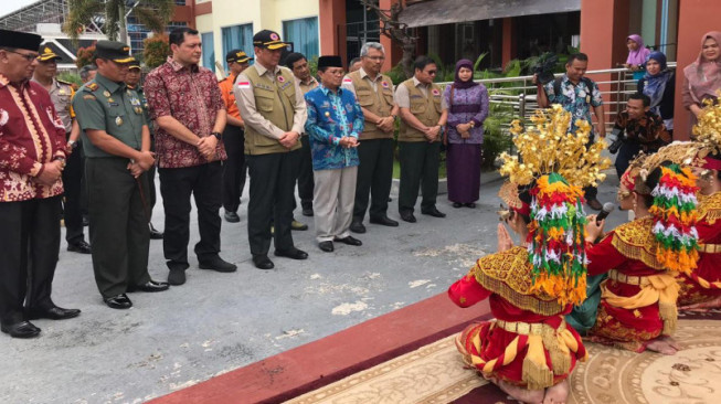 Wakapolda Jambi Sambut Kedatangan Kepala BNPB Letjen TNI Doni Munardo di Bandara