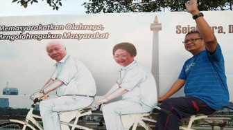 Warga Antusias Berfoto Bersama Pak Harto dan Ibu Tien di CFD