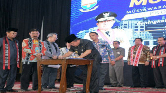 Al Haris Tandatangani Hasil Musrenbang RKPD Jambi 2020