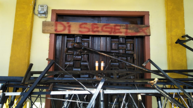 Aksi Demo Segel Kantor Kepala Desa
