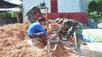 Tentara Juga Bisa Bikin Batu Bata, Lho….