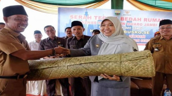Masnah, Janji Akan Bantu Pasarkan Kerajinan Tangan Masyarakat
