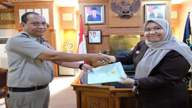 BPN Serahkan Sertifikat Tanah Aset Pemkab Muaro Jambi