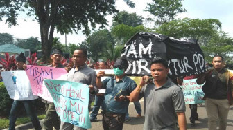 Demo Tarif Air Minum, Massa Bawa Keranda Jenazah