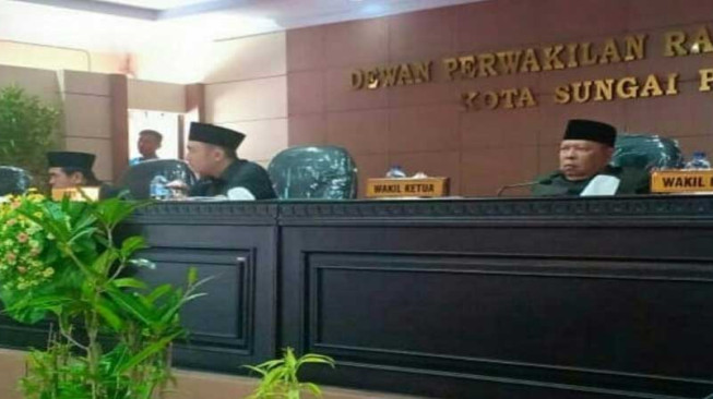 Ketua DPRD Sungai Penuh Pimpin Paripurna LKPJ Walikota 2018