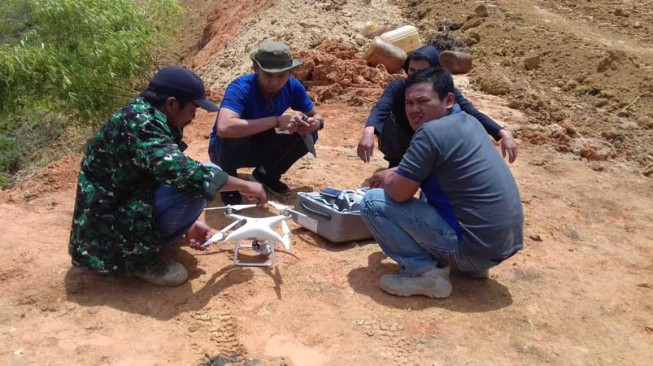 Pantau Kegiatan Fisik TMMD 104, Kodim 0417/Kerinci Gunakan Drone