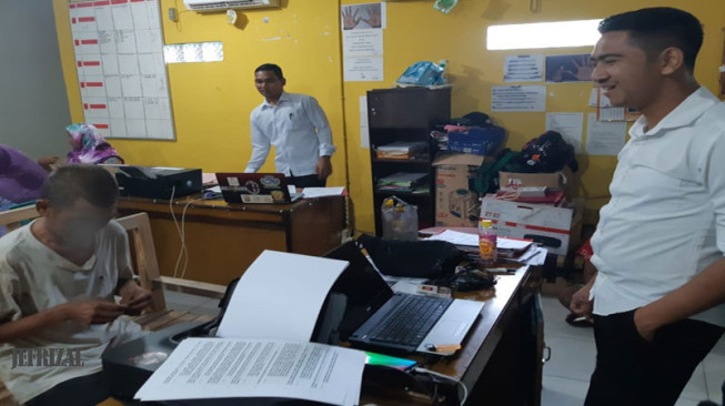 Warga Malaysia Rusak Pintu Kantor Kamenag Merangin