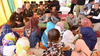 Bupati Saksikan Pengislaman Puluhan KAT Padang Kelapo