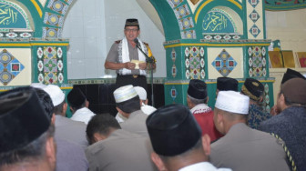 Di Kota Sungai Penuh, Kapolda Lakukan Salat Jumat