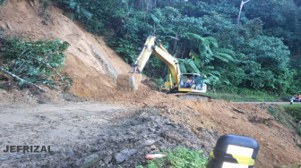 Akses Jalan Bangko-Kerinci Lumpuh Selama Tujuh Jam