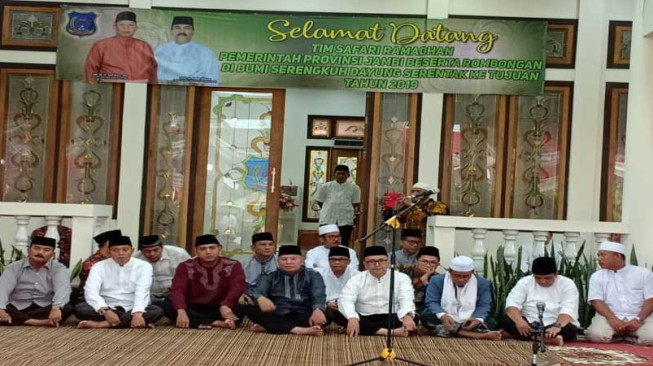 SKK Migas dan Pemprov Jambi Bantu Masjid dan Santuni Anak Yatim