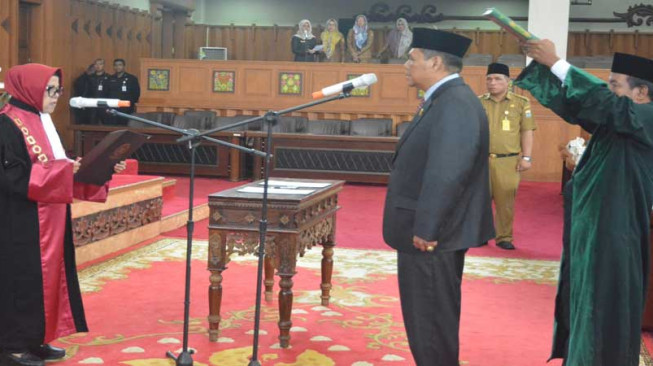 Fachrori Hadiri Pelantikan Wakil Ketua DPRD Provinsi Jambi