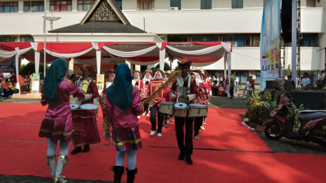 Peringati Hardiknas, Gubernur Jambi Buka Festival Muatan Lokal SMA se Provinsi Jambi
